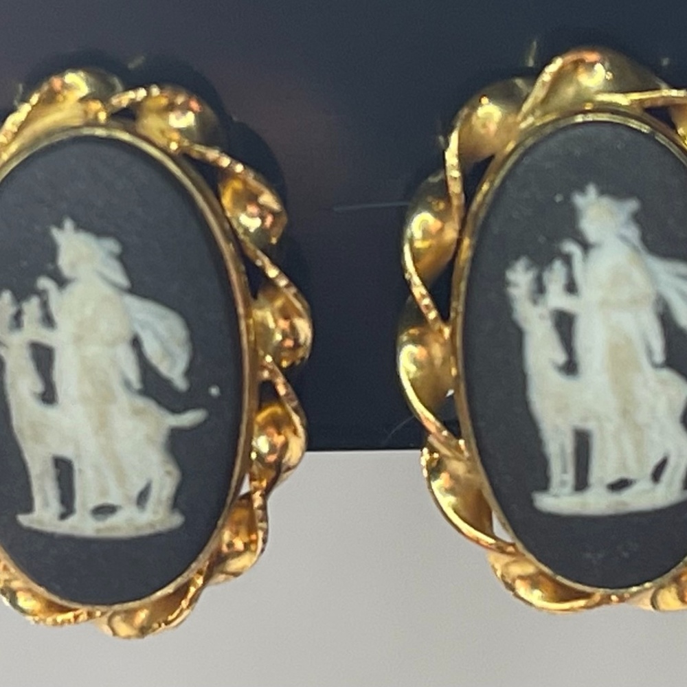 Vintage Van Dell Gold Filled 1/20 12K Cameo Screwback/Clip Earrings